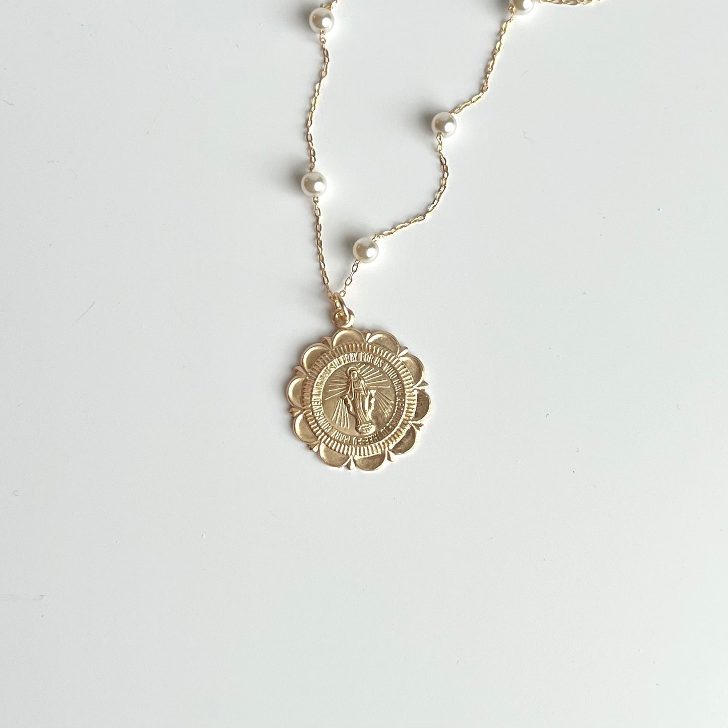 *NEW* Scalloped Miraculous & Pearl Necklace