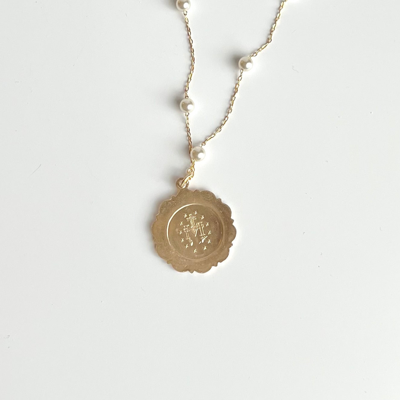 *NEW* Scalloped Miraculous & Pearl Necklace